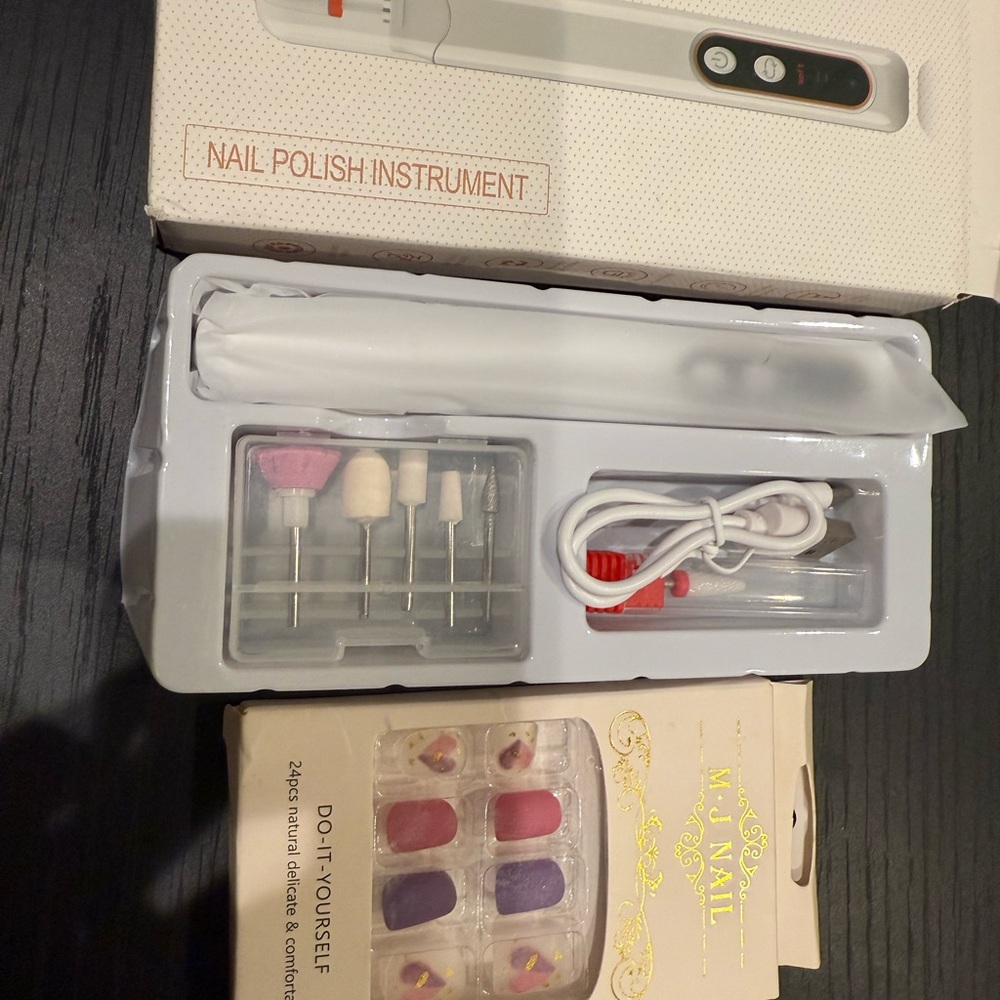 Brand new Electric Nail polish Set with nails